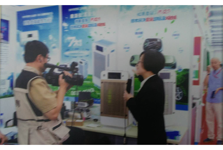 2015年9月18日CCTV在第六届中国空气净化论坛采访我司健康顾问